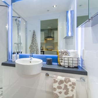 Silver En Suite - Image 3